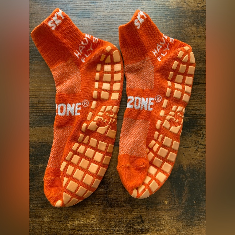 Skyzone adult socks (1 pair)